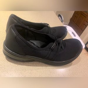 Bzees Niche Slip On’s Sz 9